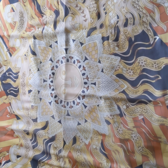 Large Silk Blend Scarf / Wrap - Picture 1 of 4